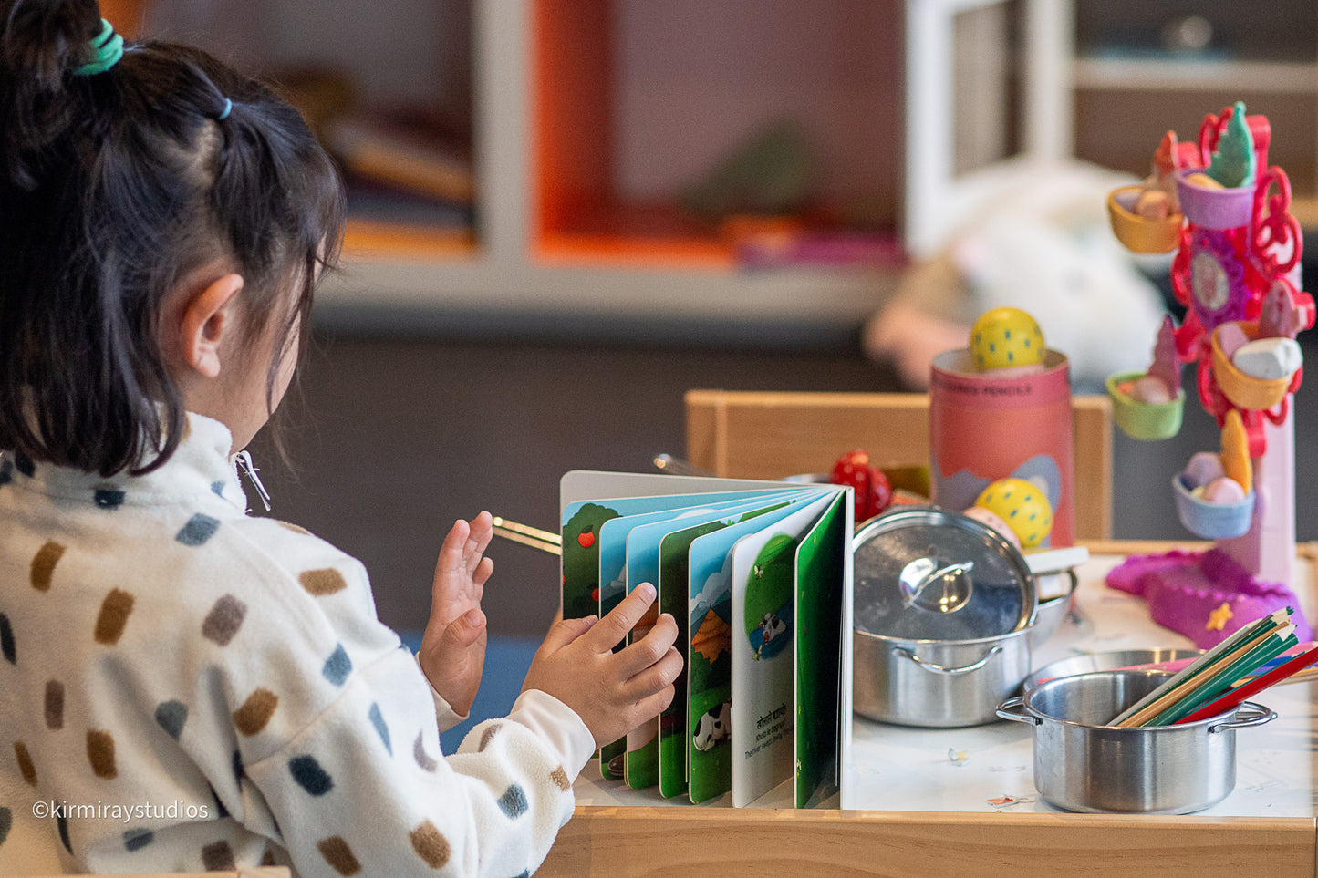 Kukhuri Kaa! | Lift-the-Flap Picture Book